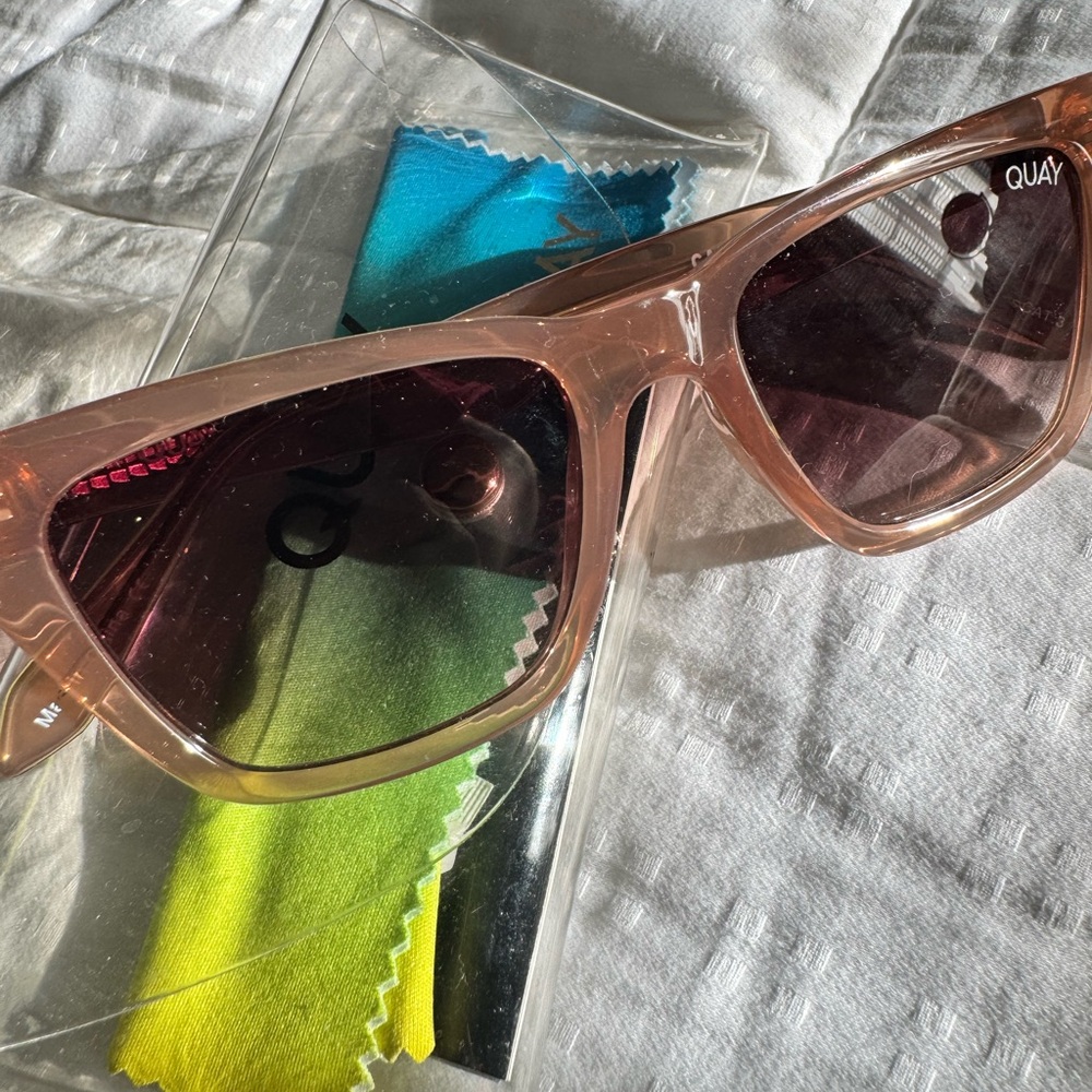 Quay Call the Shots - Pink Sunglasses